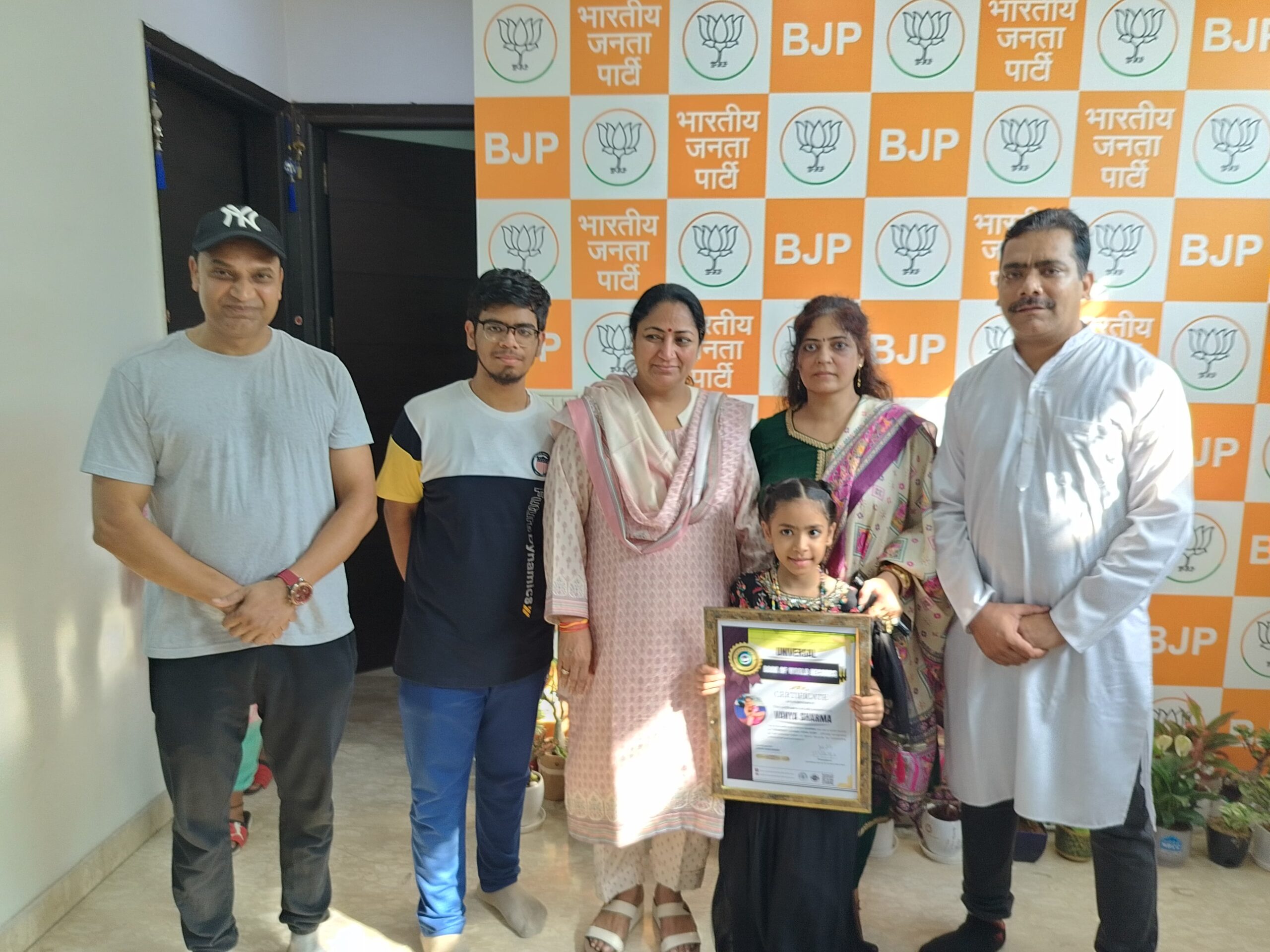 दिल्ली की सात वर्षीय वान्या शर्मा ग्लोबल योगा आइकन अवार्ड से सम्मानित