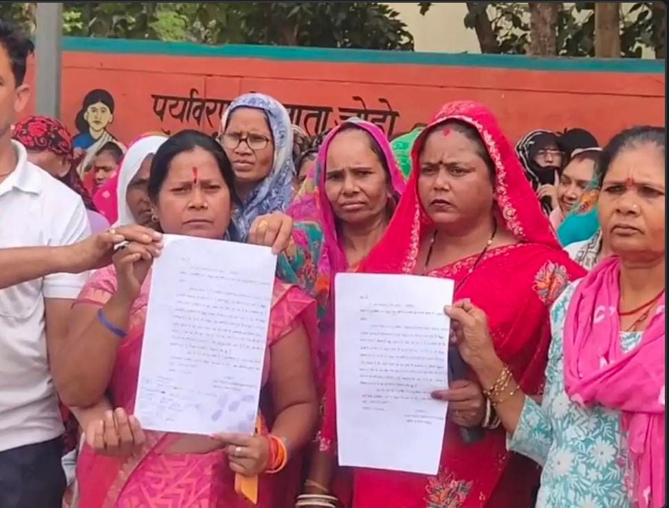 कांशीराम कॉलोनी के लोगों ने बिजली विभाग पर लगाए आरोप मनमाने बिल और कनेक्शन काटने से परेशान लोगों ने डीएम से की शिकायत