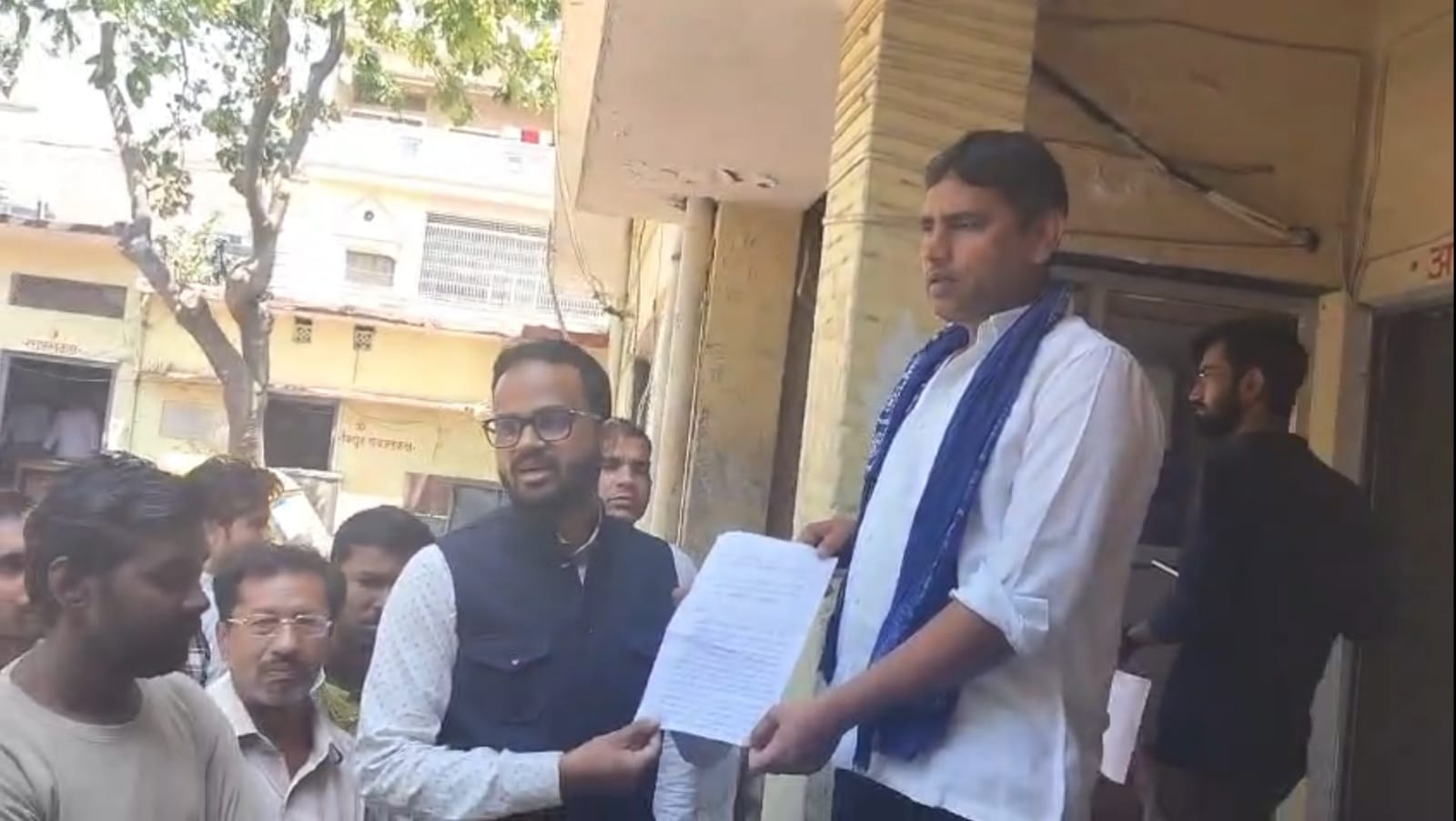 स्पोर्ट्स पार्क निर्माण के लिए मानवाधिकार सुरक्षा संगठन ने पालिकाध्यक्ष को सौंपा ज्ञापन