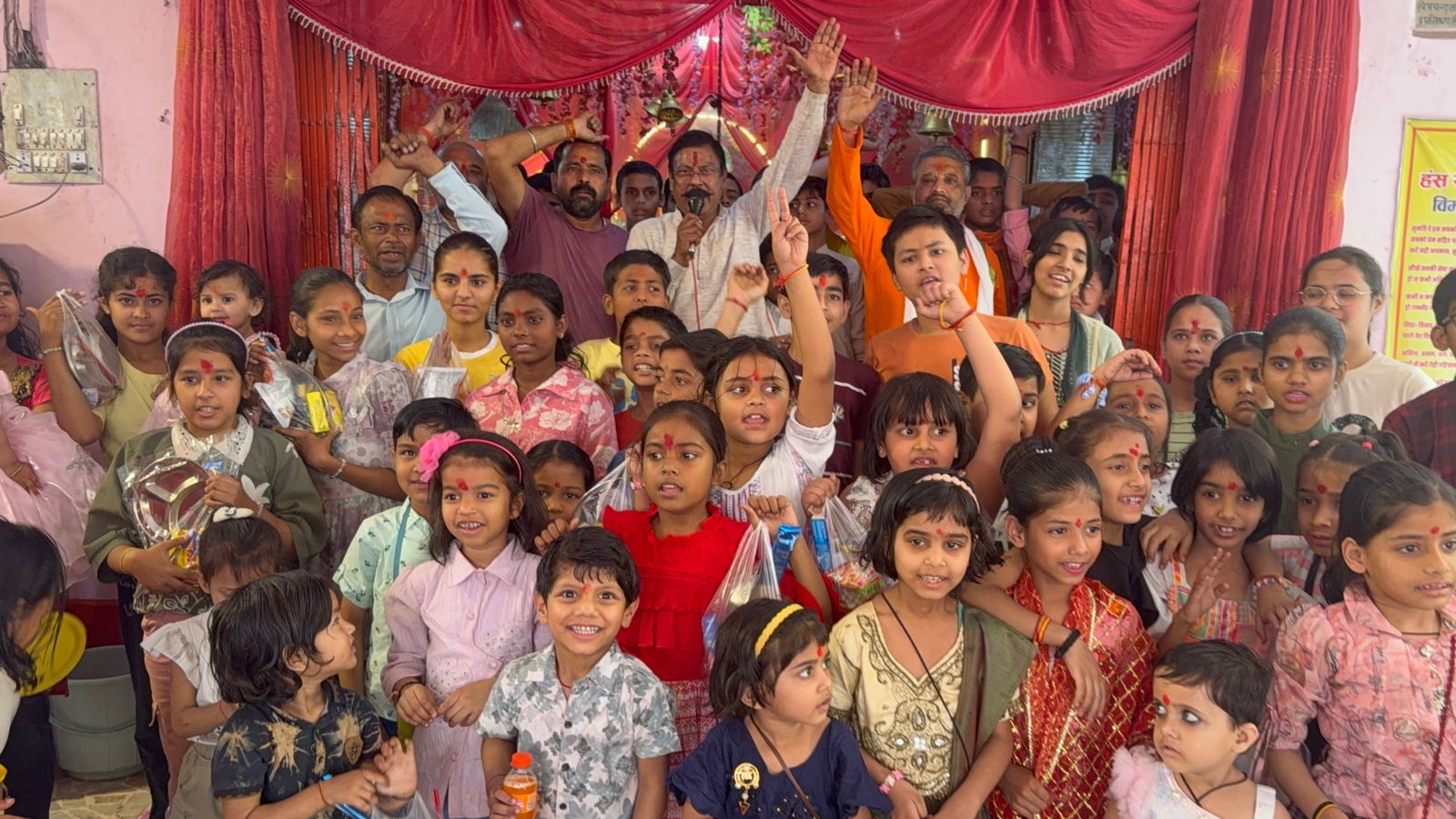 राम जन्मोत्सव पर सैकड़ों कन्याओं का पूजन ,लगे जयकारे