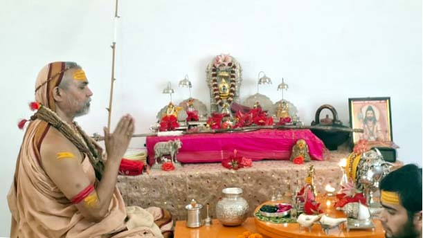 शंकराचार्य अविमुक्तेश्वरानंद ने सरकार पर साधा निशाना