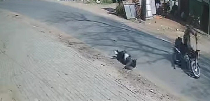 रिटायर शिक्षक को तेज रफ्तार बाइक ने मारी टक्कर, मौत