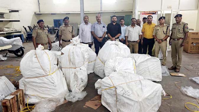 लखनऊ के चारबाग रेलवे स्टेशन पर मिली 44 लाख की विदेशी सिगरेट