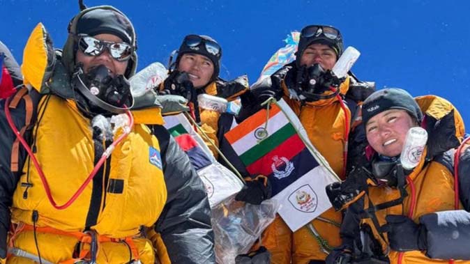 बीएसएफ की पहली महिला पर्वतारोही टीम ने माउंट एवरेस्ट फतह कर रचा इतिहास, गृह मंत्री ने दी बधाई