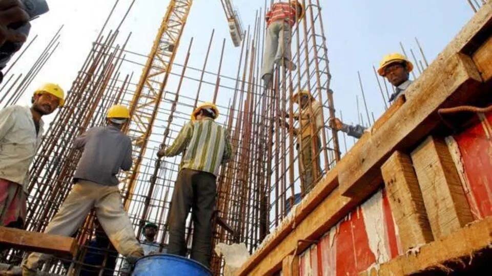 यूपी में श्रमिकों की बेटियों को सीएम योगी का तोहफा