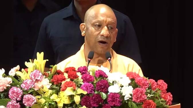 'श्रमिक दूसरों के घर में इज्जत घर बनाते थे, उनकी इज्जत सड़कों पर दिखती थी'
