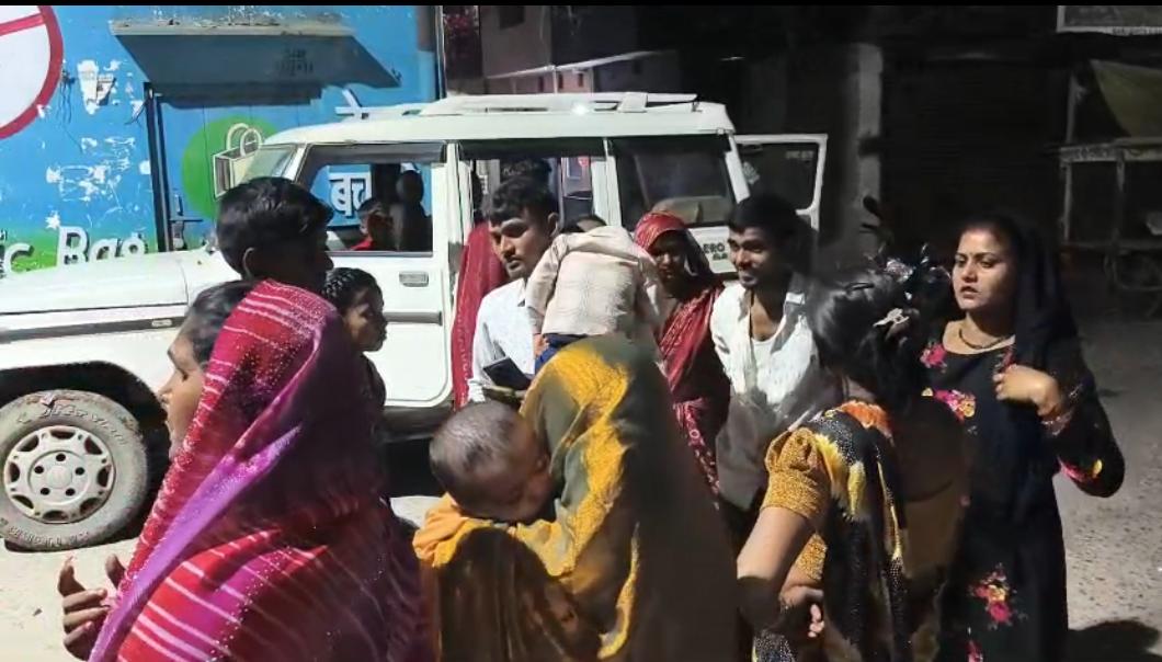 मुंडन कार्यक्रम के लिए चित्रकूट जा रहे लोगों को बदमाशों ने मारपीट कर नकदी एवं जेवर छीने