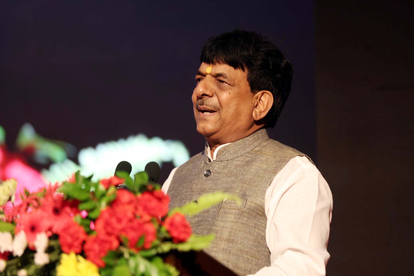 लोकभवन में चयनित अभ्यर्थियों को मुख्यमंत्री ने वितरित किए नियुक्ति पत्र