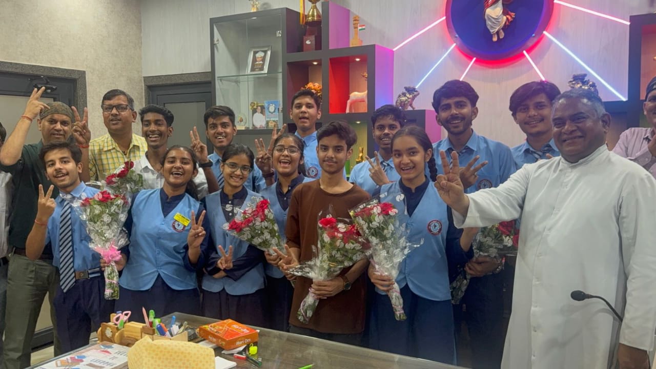 सेंट थॉमस स्कूल ने स्थापित किया कीर्तिमान तन्मय तथा आदिक बने टॉपर