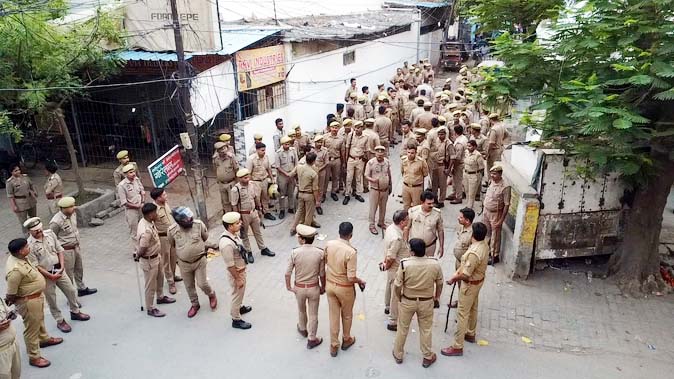 नशा तस्करों के खिलाफ पुलिस की ‘स्ट्राइक’, तड़के सुबह 150 जवानों का 75 ठिकानों पर छापा; 10 हिरासत में
