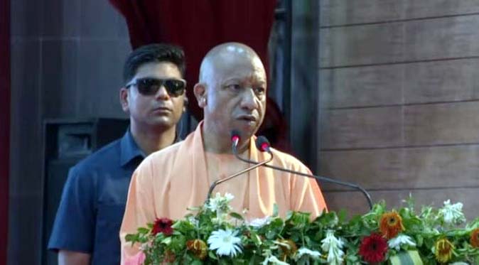 सीएसए पहुंचे सीएम योगी, प्रदर्शनी का किया अवलोकन