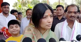 यूपी सरकार को अग्निकांड मसले पर डिंपल यादव ने सुनाई खरी-खरी