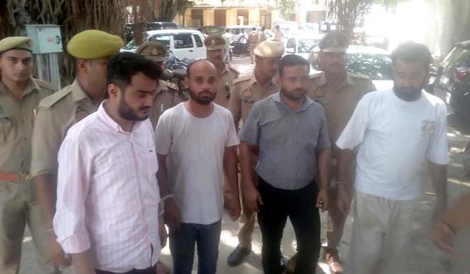 13 साल से चल रहा था फर्जी डिग्री का कारोबार, मोहरें और लैपटॉप बरामद, मास्टरमाइंड समेत चार गिरफ्तार