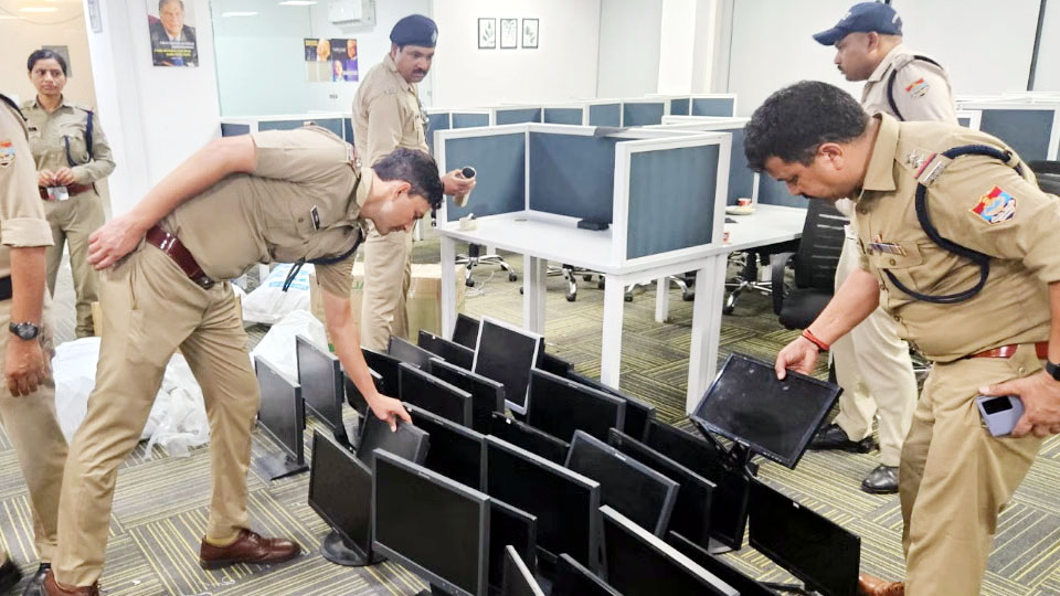 राजधानी में अंतरराष्ट्रीय साइबर ठगी गैंग का भंडाफोड़, 100 से ज्यादा गिरफ्तार; फर्जी कॉल सेंटर पर छापा