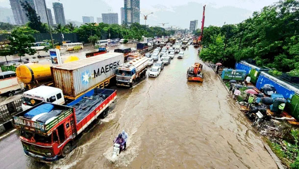 महाराष्ट्र में बारिश का कहरः 13 लोगों की मौत, 10 घायल, पहाड़ी इलाकों के लिए रेड अलर्ट जारी