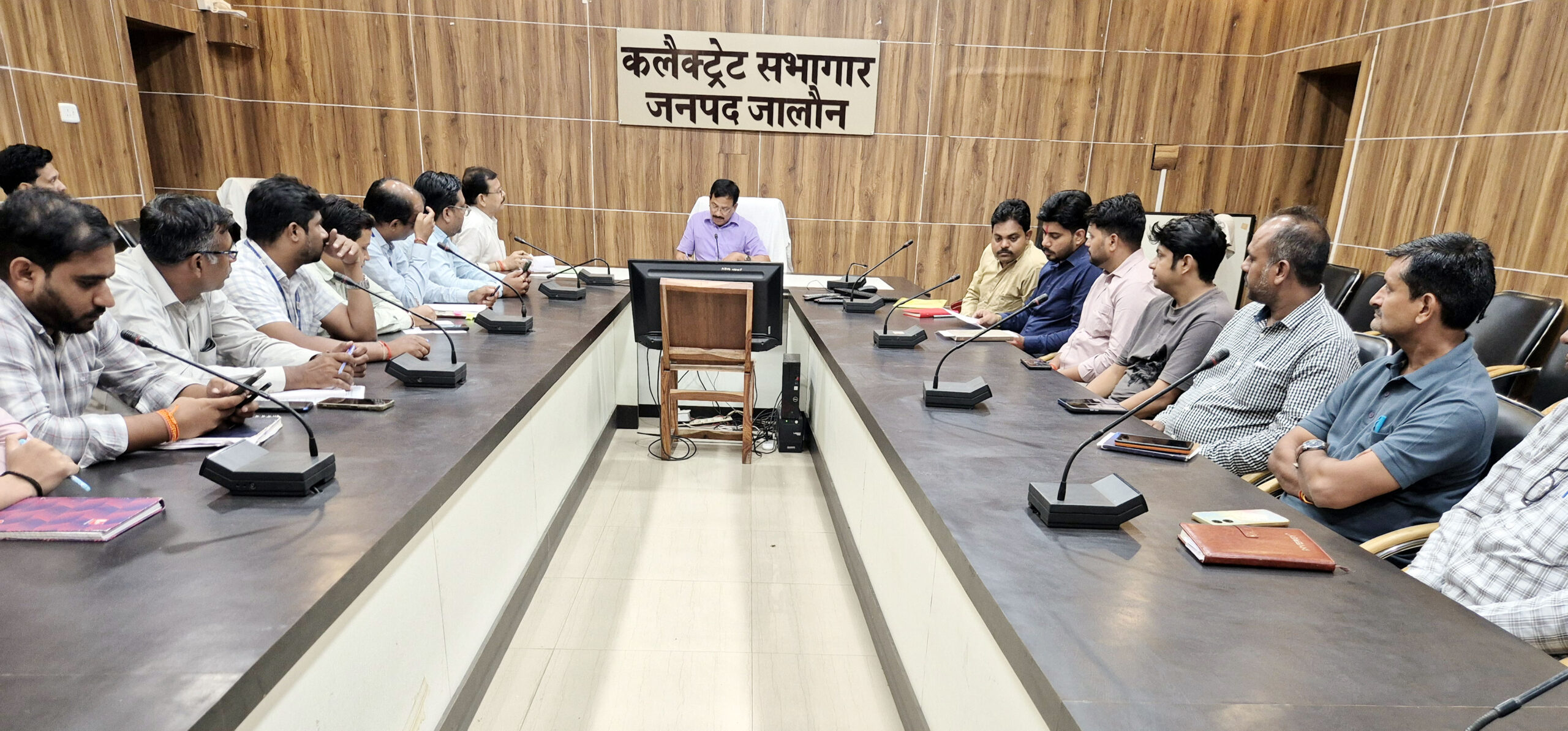 प्रधानमंत्री सूर्य घर योजना में लापरवाही बर्दाश्त नहीं, बैंक और वेंडर समयबद्ध पूरा करें कार्य: जिलाधिकारी