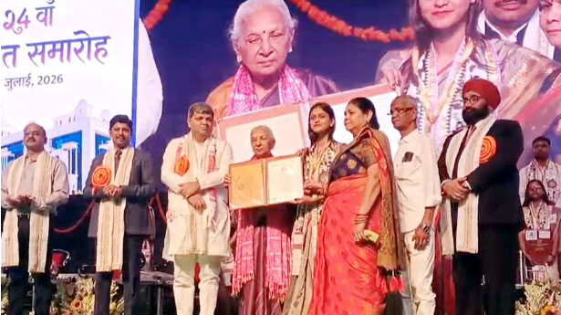 एकेटीयू दीक्षांत समारोह: स्टार्टअप को प्रोत्साहन, मेधावियों को मिले मेडल तो खुशी से खिल उठे चेहरे