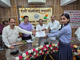'बेटी बचाओ, बेटी पढ़ाओ' के तहत मेधावी बेटियों का सम्मान