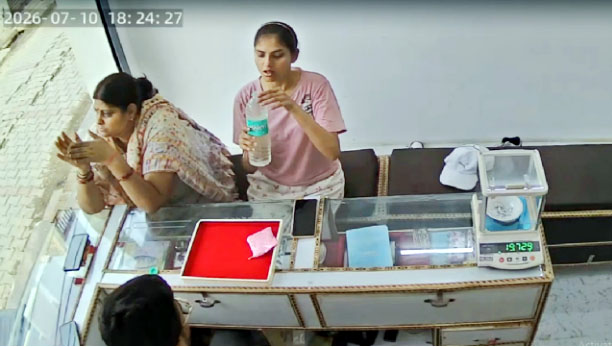 युवती ने पानी समझ पिया तेजाब!