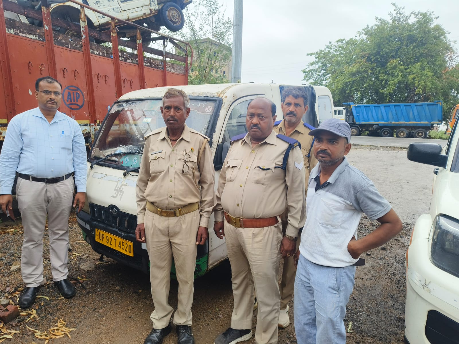 मिशन सेफ फ्यूचर’: जालौन में स्कूली वाहनों पर चला अभियान, नियम तोड़ने वाले 2 वाहन सीज