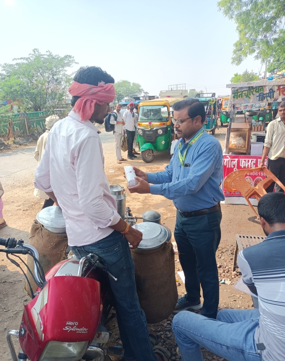 कालपी में दूध में मिलावट रोकने को खाद्य विभाग का अभियान, 4 विक्रेताओं के सैंपल जांच को भेजे