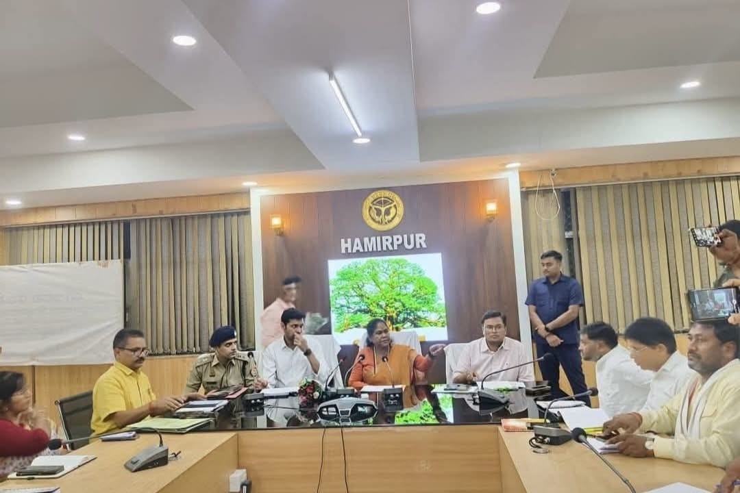 साध्वी निरंजन ज्योति की अध्यक्षता में हुई समीक्षा बैठक, अधिकारियों को शासन के नियमों का शत-प्रतिशत पालन सुनिश्चित करने के निर्देश
