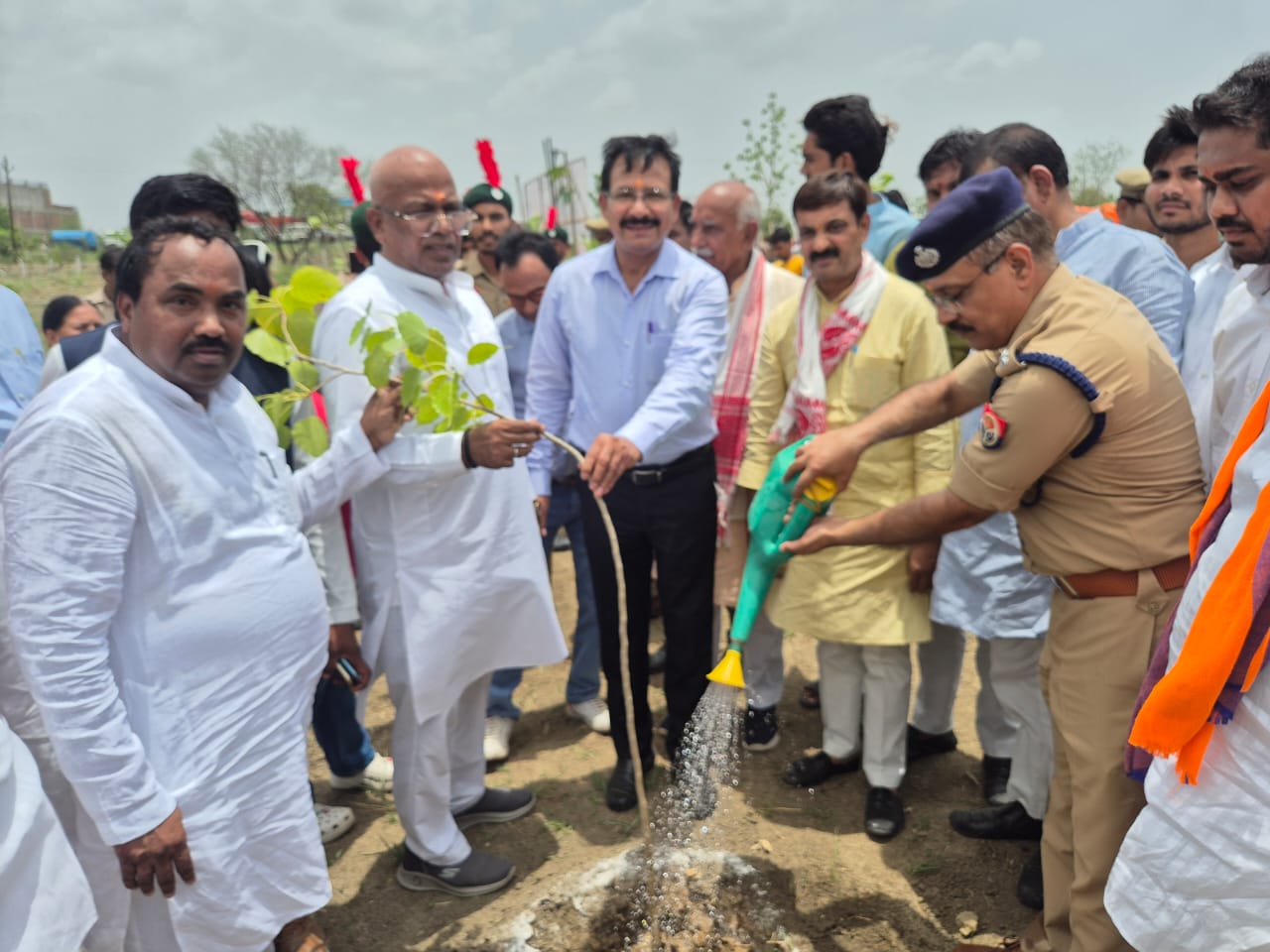 एक पेड़ मां के नाम’ अभियान से जुड़ें, पौधरोपण को जनआंदोलन बनाएं – स्वतंत्र देव सिंह