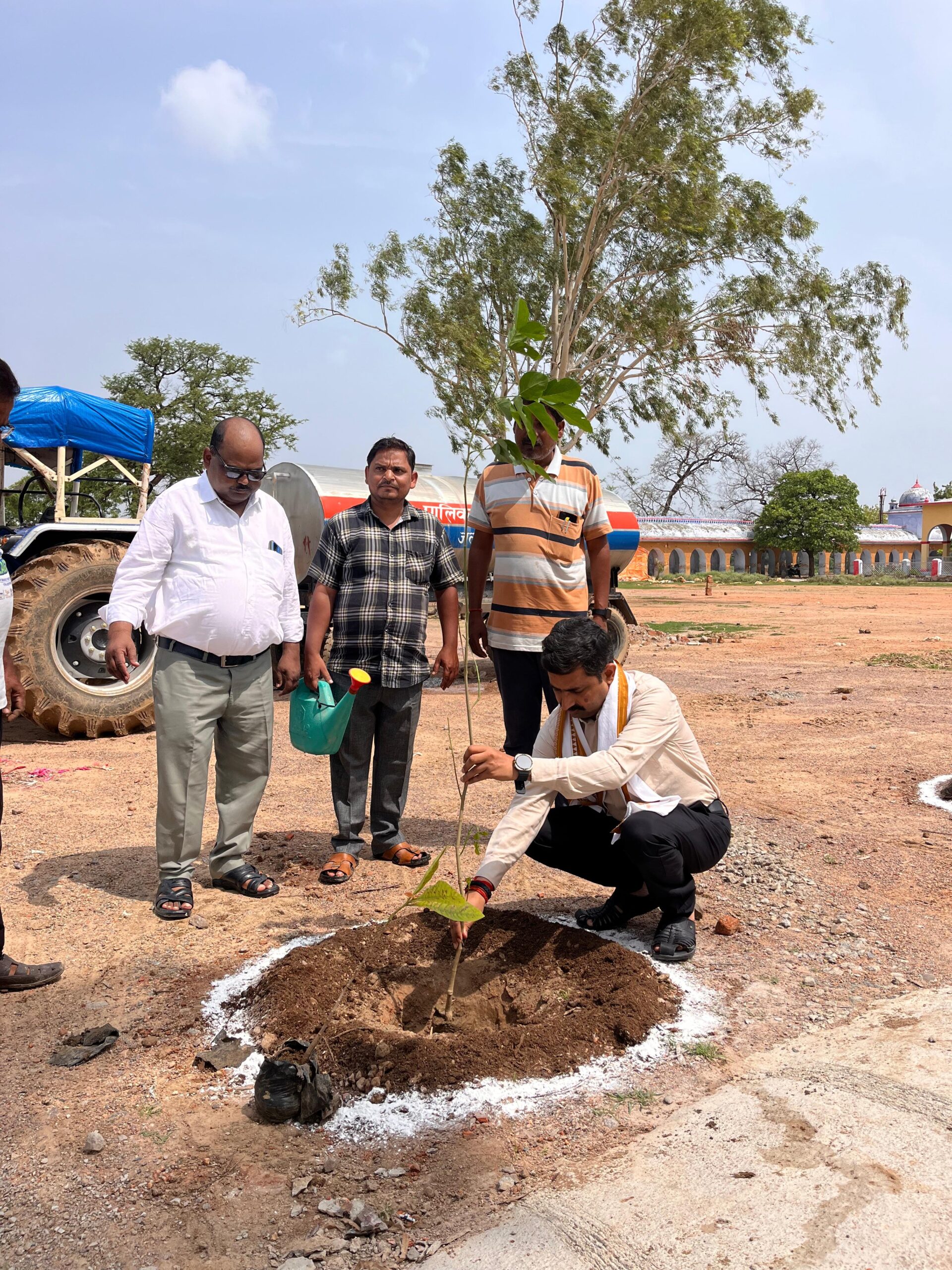 चरखारी मेला मैदान में हुआ वृहद वृक्षारोपण, ‘एक पेड़ मां के नाम’ अभियान से जुड़े जनप्रतिनिधि