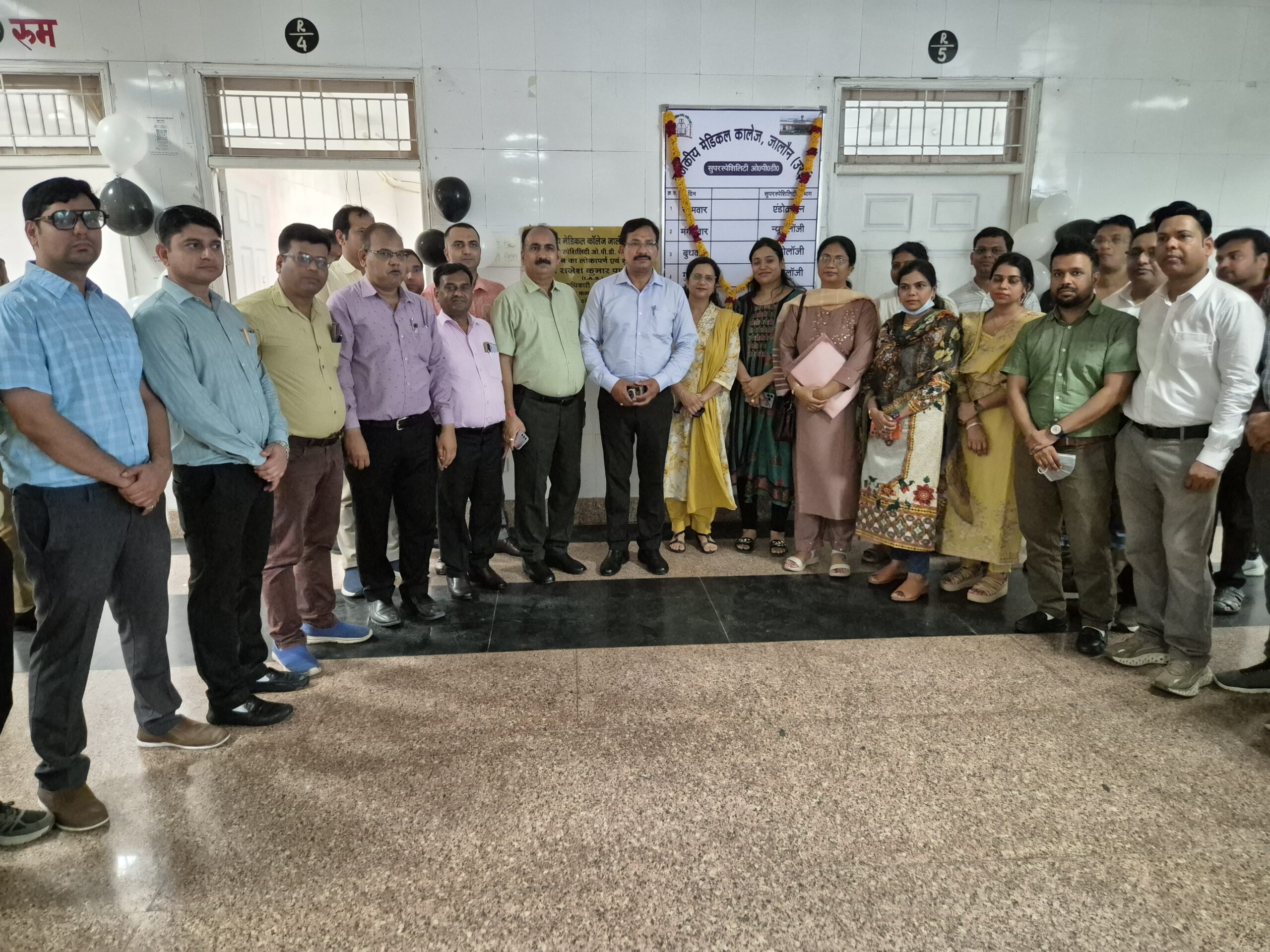 उरई में ही मिलेगा सुपर स्पेशियलिटी का इलाज!जनपदवासियों को गुणवत्तापूर्ण एवं विशेषज्ञ स्वास्थ्य सेवाएं उपलब्ध कराना शासन की सर्वोच्च प्राथमिकता – डीएम राजेश कुमार पाण्डेय