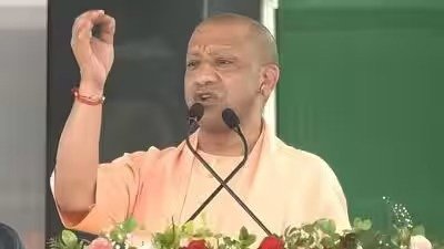 सीएम योगी का सपा पर हमला: ‘एक परिवार के पांच सांसदों वाले दल का भी जनता पार्टी जैसा हाल होगा, ये बात तय है’