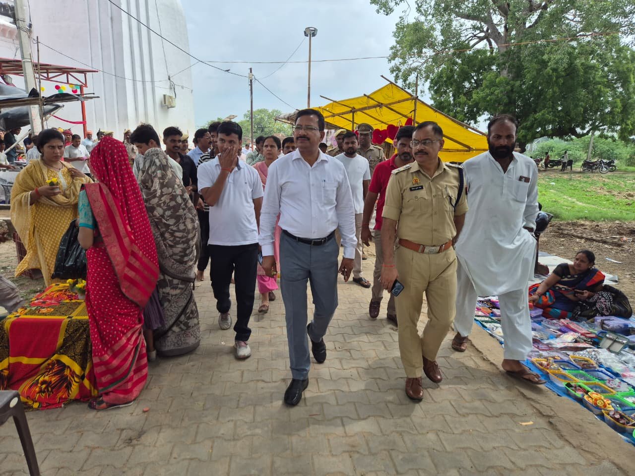 सावन सोमवार पर भूरेश्वर धाम में चाक-चौबंद व्यवस्था: डीएम-एसपी ने किया निरीक्षण, की पूजा-अर्चना