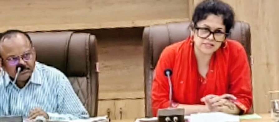 डीएम महोबा ने स्कूलों की शिक्षा व्यवस्था के लिए मांगी रिपोर्ट उपलब्ध न कराने पर कड़े तेवर दिखाते हुए खण्ड शिक्षा अधिकारियों एवं जिला समन्वयक निर्माण के वेतन आहरण पर फिलहाल लगाई रोक