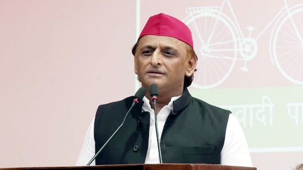 जर्जर स्कूलों की तस्वीर लेने पर मुकदमा दर्ज हो जाता, बंद 26 हजार प्राइमरी स्कूल फिर खोलेंगेः अखिलेश यादव