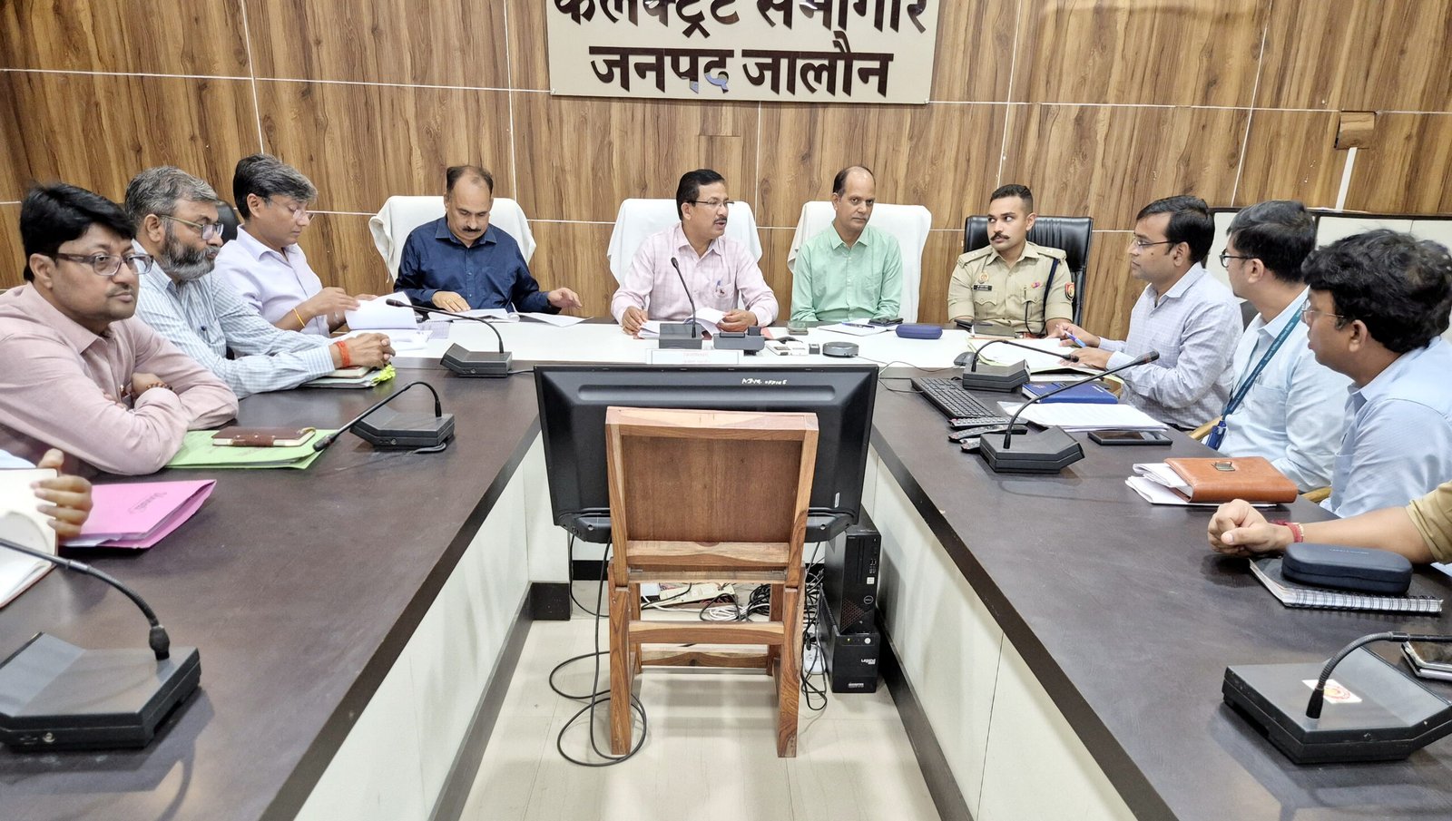 बारिश से जालौन में अलर्ट मोड पर प्रशासन: डीएम राजेश पांडेय ने दिए त्वरित राहत के निर्देश
