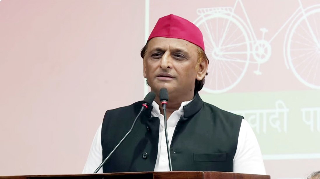 मैनपुरी के सीओ की मूंछों पर अखिलेश का तंज, बोले- उसकी मूंछें छोटी थीं; भाजपा वाले ‘बहरूपिया’ हैं