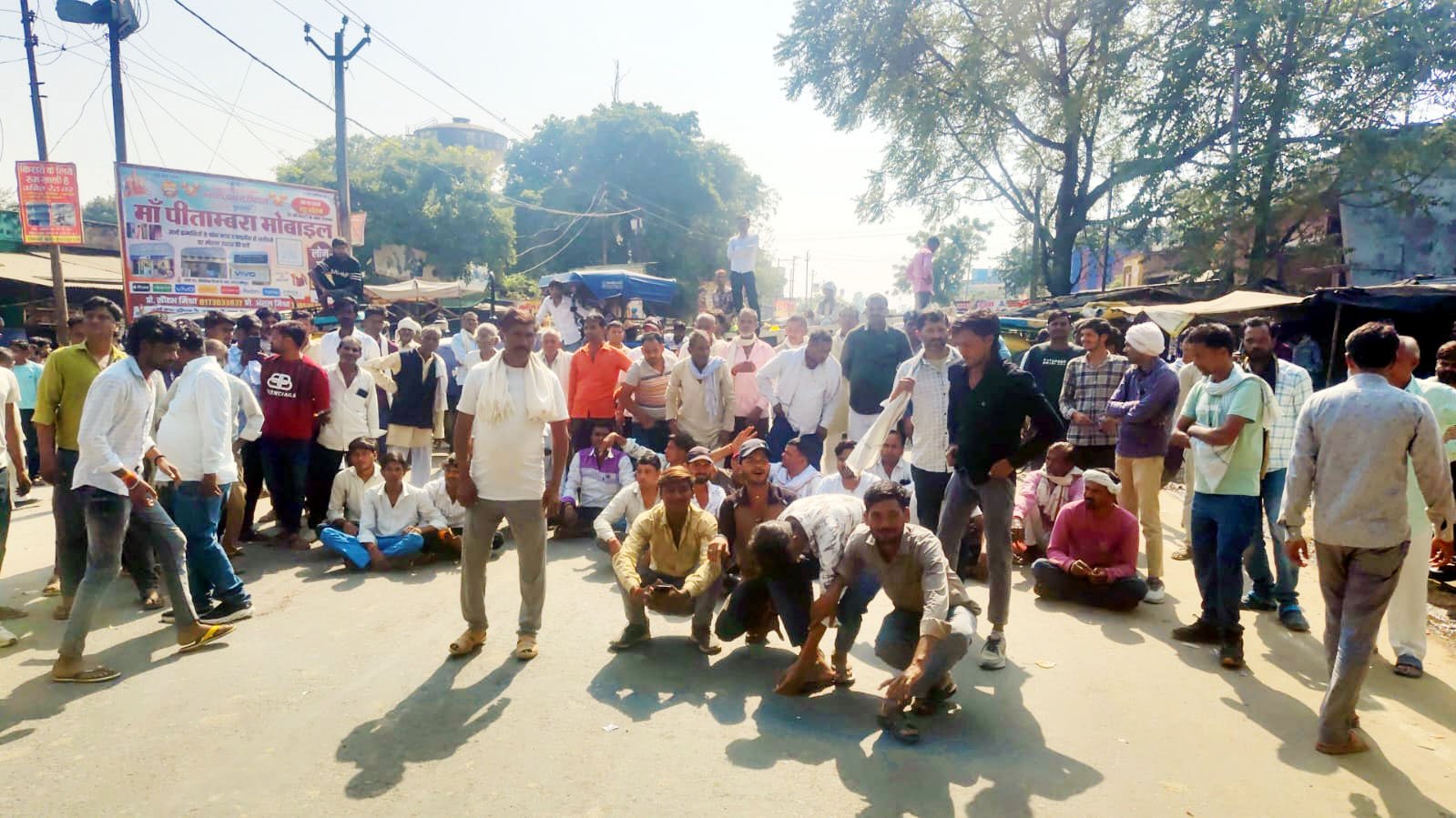 घटतौली के विरोध में किसानों ने लगाया जाम
