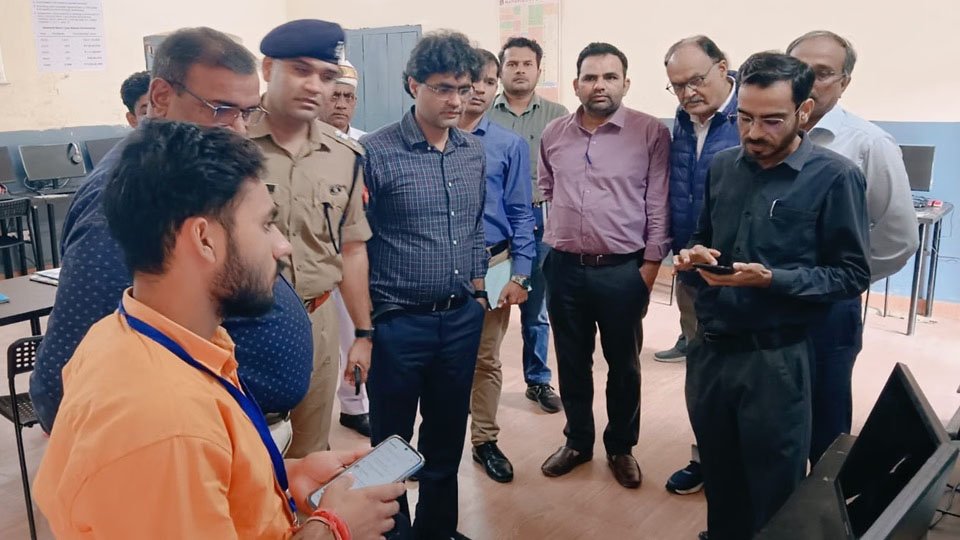पीईटी केंद्र के कंट्रोल रूम में खराब मिली एलसीडी